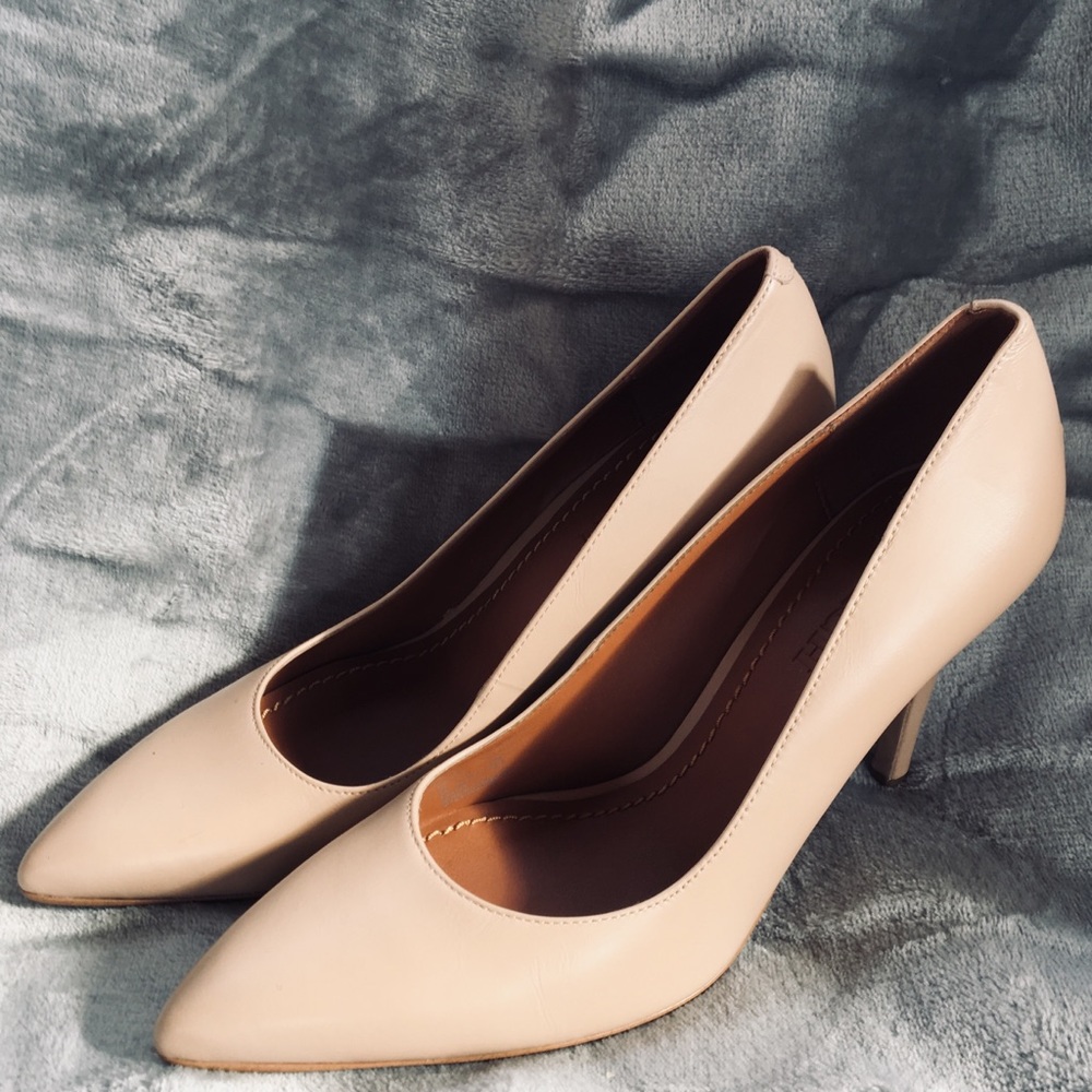 Coach peach pumps sz 8
